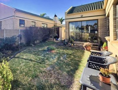 Townhouse For Sale in Heather Park, George